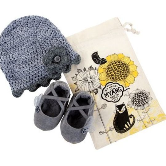 Sets / Girls - Ballet Pumps Grey Shoes and Beanie Grey with Flower - M0245